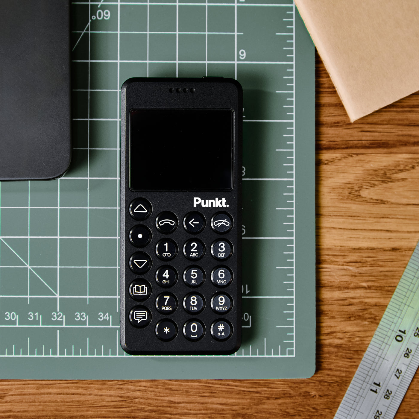 punkt-mp02-4g-minimal-handy-schwarz-tethering-pigeon image 5
