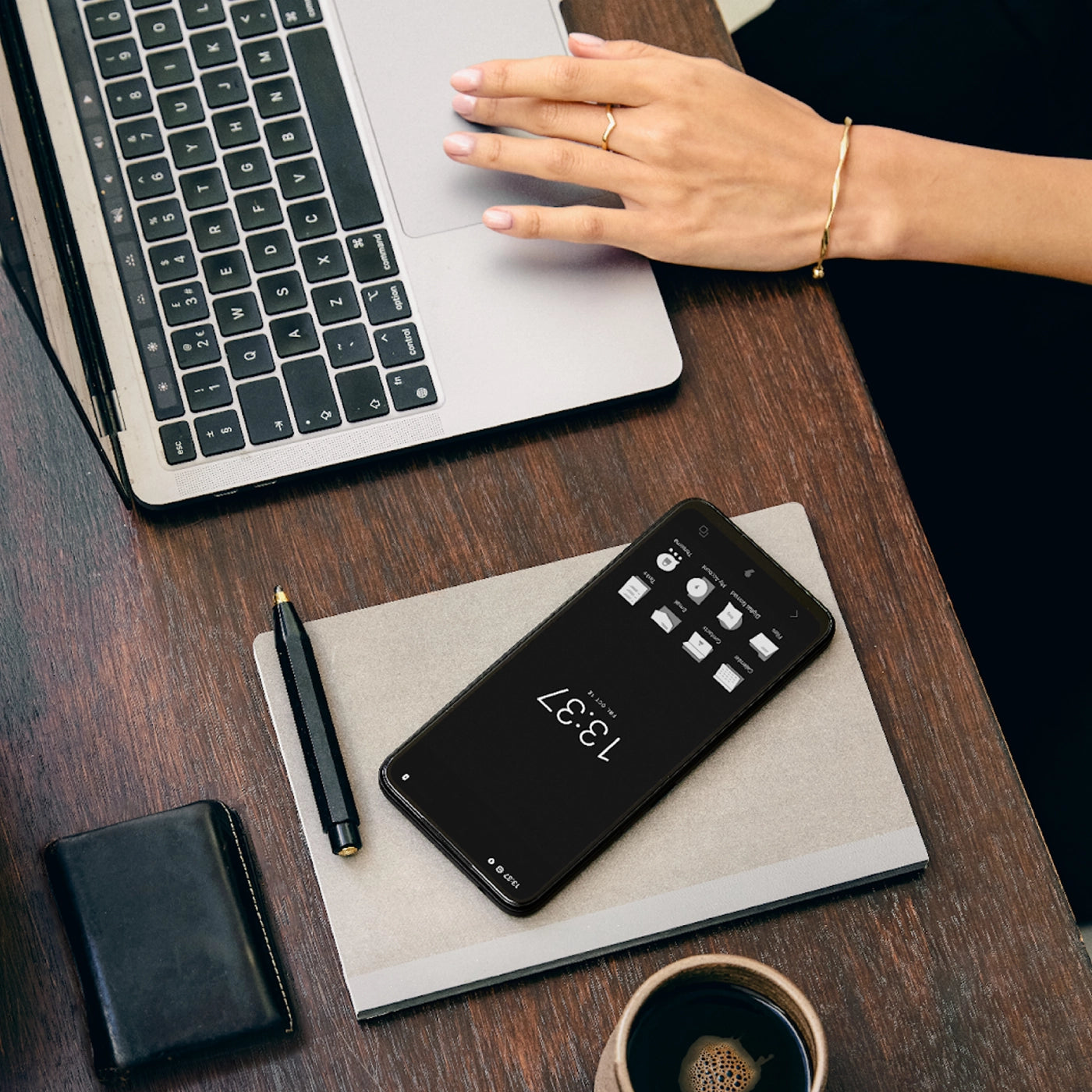 punkt-mc02-secure-phone-5g-smartphone-schwarz-privat image 4